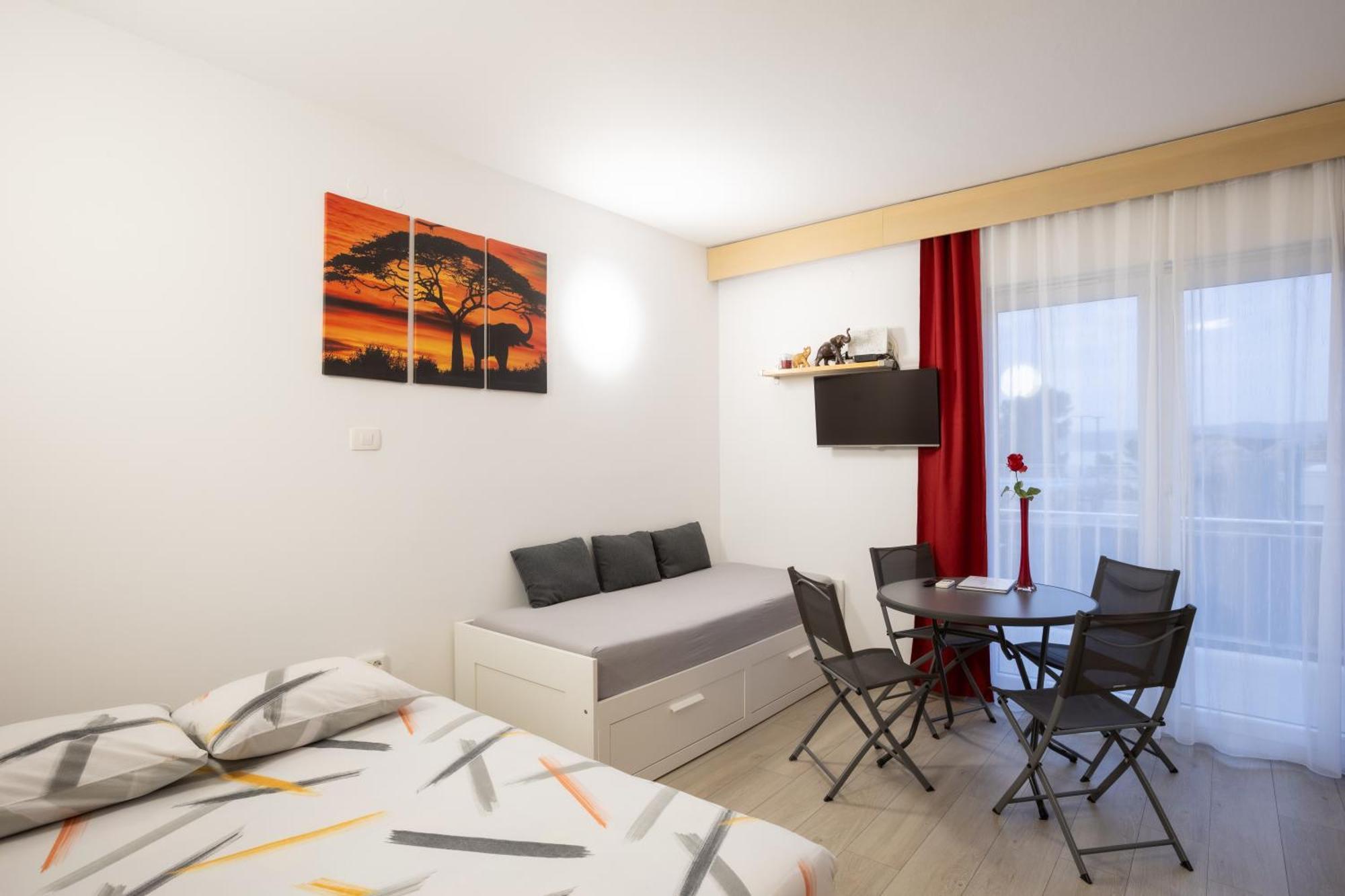 Apartma Zusterna โคเปร์ ภายนอก รูปภาพ